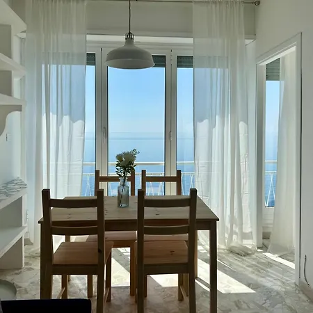 Sally's - Casa Azzurra アパート *